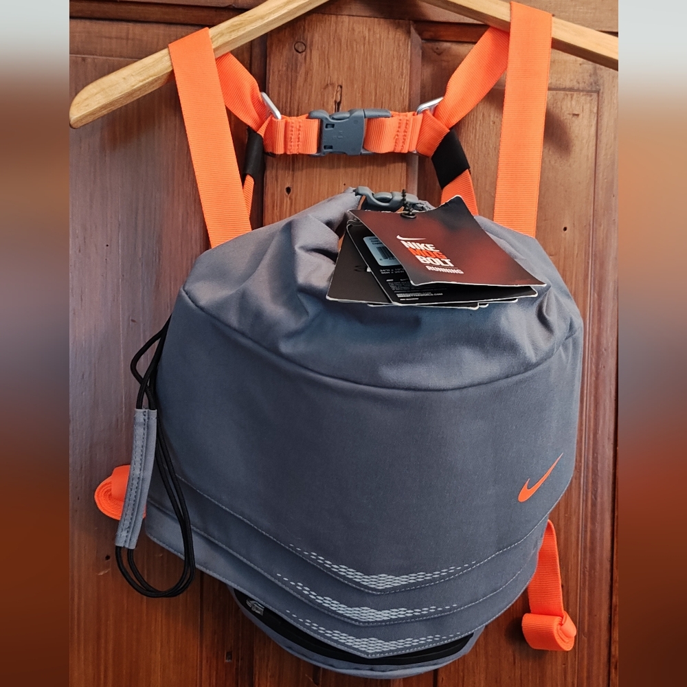 Nike MOG Bolt expandable running backpack